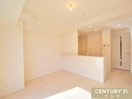 ���r���O �yLDK11.7���z
����̃V���v���f�U�C�������邢��ԁA�������������炵�Ă���܂��B
�ΖʃL�b�`���ƃ_�C�j���O�̋������߂��A�Ǝ�����b���X���[�Y�I