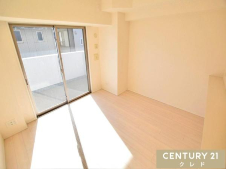 ���r���O �yLDK11.7���z
�쑤�ɊJ������݂������r���O�́A���邢���������Ղ�Ɠ��鋏�S�n�̗ǂ���ԁB
���Ƒ��݂�Ȃ����R�̂ŐS�n�ǂ��߂������Ƃ��ł��܂��B