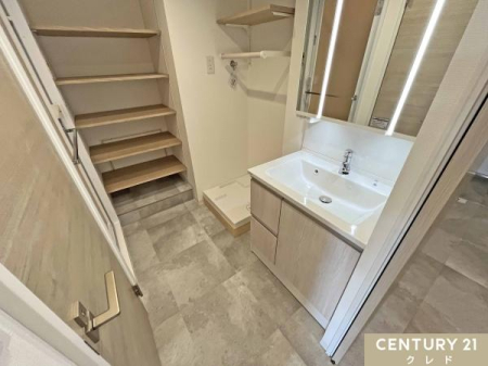 ���ʑ�E���ʏ� ���[�����Ղ�̎O�ʋ��t�����ʉ��ϑ�ɐV�K�����B
�����⑫���̃X�y�[�X�܂ł���������[�B�ׁX�������p�i���X�b�L���Еt���܂��B