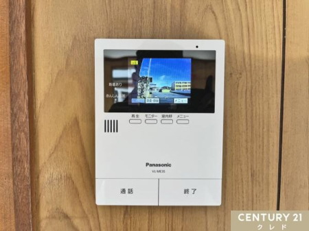 ���̑� �yTV���j�^�[�t���C���^�[�z���z
���ւ��J����O�ɉf���E�����ő�����m�F�ł��A�h�Ɩʂɔz���B���q�l�̂�����Ԃ�P�g�̕��ɂ��S�����ݔ��ł��B
���r���O���烏���^�b�`�ŉ��΂ł��܂��B