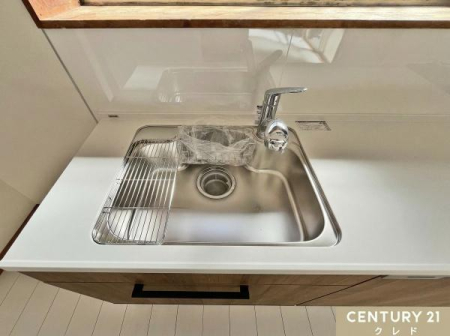 �L�b�`�� �傫�ȃV���N�͂�������H��̐􂢕����y�ɍs���܂��B
�傫�Ȃ�����X�g���X�t���[�Ő􂦂�L���V���N�ɖL�x�Ȏ��[��z�����g���₷���d���̃L�b�`���ł��B