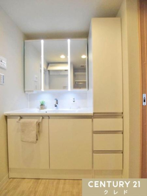 ���ʑ�E���ʏ� ������Ƃ������������ӂ����ʉ��ϑ�ɐV�K�����B�O�ʋ����̎��[�ɉ����A��e�ʂ̃T�C�h�L���r�l�b�g�������B���Ƒ��S���̐��ʗp�����p�i���܂Ƃ߂Ď��[�ł��A�g������ǍD�ł��B