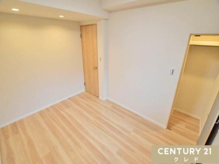 �m�� �y�m��6���z
�z���C�g�~�ؖڒ��̖��邭�������̂���m���B�V���v���ȓ����Ȃ̂ŁA���D�݂̉Ƌ��u���Ď����D�݂̋�Ԃ����܂��B