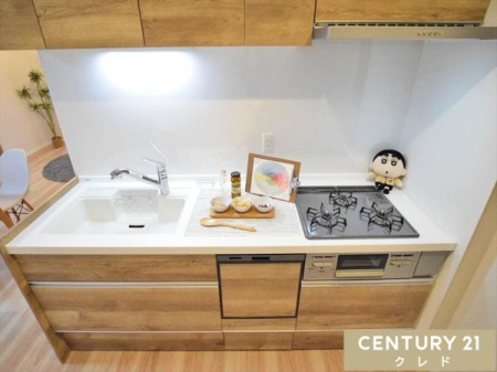 �L�b�`�� ���[�L�x�Œ����X�y�[�X����������m�ۂ��ꂽ�V�X�e���L�b�`���B
�H��⒲�����Ȃǂ��������ڂ���A�������X�b�L���Ƃ�����Ԃ�ۂĂ܂��B