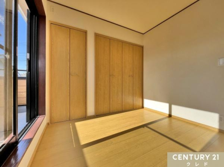 �Q�� �y�m��6���z
2�̃N���[�[�b�g��z�u���A�v�w���ꂼ��̎��[���m�ۂ�����Q���B
2�ʍ̌��ŗz������E���ʂ��ǍD�ŉ��K�ɂ��߂������������܂��I