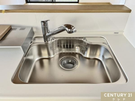 �L�b�`�� �y�L���T�C�Y�Ŏg������̂悢�V���N�z
�傫�ȃV���N�͂�������H��̐􂢕����y�ɍs���܂��B
�傫�Ȃ�����X�g���X�t���[�Ő􂦂�L���V���N�ɖL�x�Ȏ��[��z�����g���₷���d���̃L�b�`���ł��B