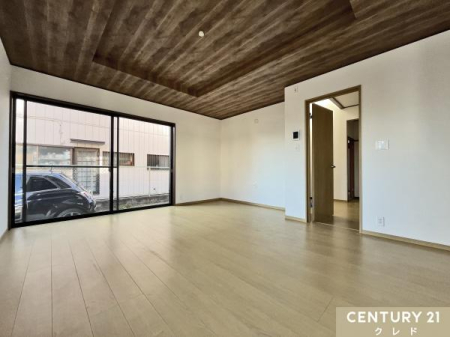 ���r���O �yLDK15���z
�V��Ɏ{���ꂽ�ؖڒ��̃A�N�Z���g���A��Ԃɉ��s���Ɨ���������^���܂��B
������Ƃ����ǖʂƂ̃R���g���X�g���������e���̏�B