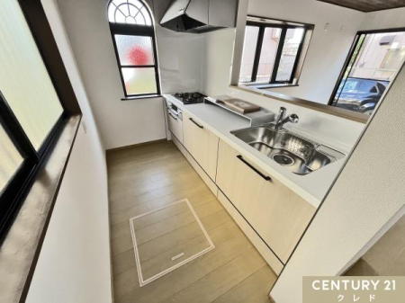 �L�b�`�� �A�[�`�^�̏������A�L�b�`����Ԃ̑f�G�ȃA�N�Z���g�ɂȂ��Ă��܂��B
���[�͂̂�������o���A�������[�ɂ͐H�ނ̃X�g�b�N�⒲��������������I