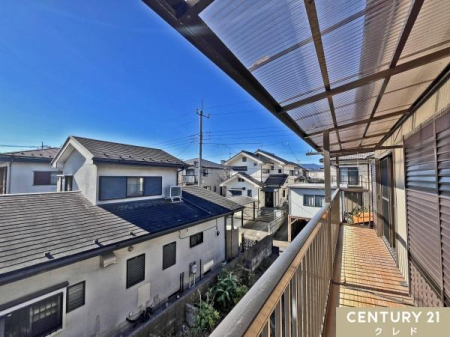 �Z�˂���̒��]�ʐ^ ���Z�܂��o���R�j�[����̒��]�ł��B
�z������̗ǂ��Z��X�G���A�̃o���R�j�[����́A���ꂽ���ɂ͐X�ƍL�����𒭂߂邱�Ƃ��ł��܂��B