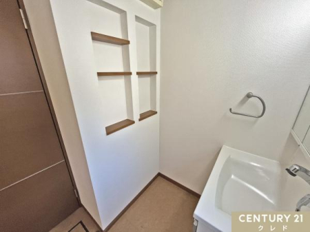 ���[ ���ʎ���������ɍL�X�Ǝg������ʎ������[�t���B
��܂̃X�g�b�N�≻�ϕi�Ȃǂ���������Ǝ��[�B��������[�Ƃ��Ă��f�U�C�������y���߂鑢��ł��B