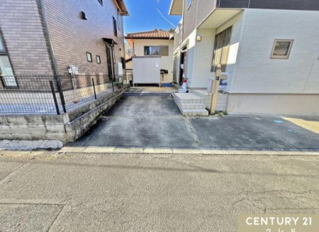 ���ԏ� ���ԏ�ɂ�2�`3�䒓�ԉ\�I
�R���N���[�g�ŕܑ�����A�J�̓��ł��ʂ���܂��ԓ��̂��ꂢ���ێ��ł��܂��B
�����̍ۂ͎��ӊ����܂߂Ă��ē����܂��I
��CG�ɂ��c�u���P�����s���Ă��܂�