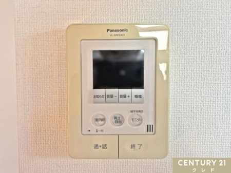 ���̑� �yTV���j�^�[�t���C���^�[�z���z
���ւ��J����O�ɉf���E�����ő�����m�F�ł��A�h�Ɩʂɔz���B���q�l�̂�����Ԃ�P�g�̕��ɂ��S�����ݔ��ł��B
���r���O���烏���^�b�`�ŉ��΂ł��܂��B