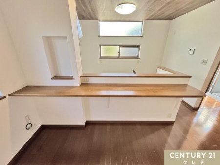 �L�b�`�� �J�����̂���Ζʎ��L�b�`���͉Ƒ��Ɏ�n���ŗ�����H�����n���܂��B
�R�~���j�P�[�V�������Ƃ�Ȃ���X���[�Y�Ȕz�V���Еt�����ł��܂��B