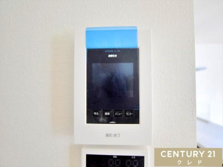 ���̑� �yTV���j�^�[�t���C���^�[�t�H���z  
���K�҂̎p�������̃��j�^�[�Ŋm�F�ł�����S�̐ݔ��B  
�Z�[���X�Ȃǂ̑Ή����T�������Ƃ���A���q�l�̂�����Ԏ��ɂ��S�����@�\�ł��B