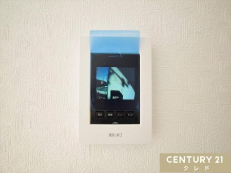 ���̑� �yTV���j�^�[�t���C���^�[�t�H���z  
���K�҂̎p�������̃��j�^�[�Ŋm�F�ł�����S�̐ݔ��B  
�Z�[���X�Ȃǂ̑Ή����T�������Ƃ���A���q�l�̂�����Ԏ��ɂ��S�����@�\�ł��B