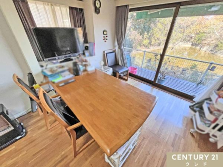 rO yLDK17.5z
̊Oɂ͖Lȗ΂Ƌ󂪍LĂ܂B
H̎CɂAJ[eJČiFy߂܂B