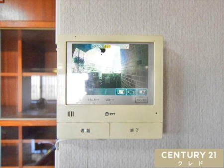 ���̑� �yTV���j�^�[�t���C���^�[�z���z
���ւ��J����O�ɉf���E�����ő�����m�F�ł��A�h�Ɩʂɔz���B���q�l�̂�����Ԃ�P�g�̕��ɂ��S�����ݔ��ł��B
���r���O���烏���^�b�`�ŉ��΂ł��܂��B