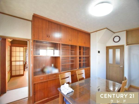 ���r���O �y�_�C�j���O�L�b�`��8���z
�ǈ�ʂ̑�^���[�͐H���X�g�b�N�́A�Ɠd�ނ܂ł܂Ƃ߂Ď��[���₷���U�炩��ɂ�����Ԃ����܂��B