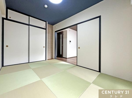 a ya6z
LDKƂȂtLVuȘaB
t`̂Ȃ̓_ȔzFŃCeAƑ悭AD݂̉Ƌu܂B