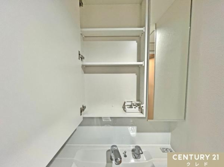 ʑEʏ [Xy[XLxȐʉϑݒuB
o{E͂AJĂ[邱ƂłAʎ̓mۂ܂B