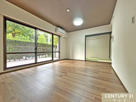 rO yrO_CjO10.4z
݊K1KAeXɖʂ傫ȑ|ozƗ΂Xy[X͖10.4B