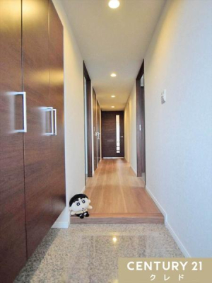 ���� �嗝�Β��̓y�Ԃ������������o����A���邭�J���I�Ȍ��ւł��B�ǖʂɂ͓V��܂œ͂���e�ʂ̃V���[�Y�{�b�N�X���������Ă���A���Ƒ��̌C���X�b�L���Ǝ��[�ł��܂��B