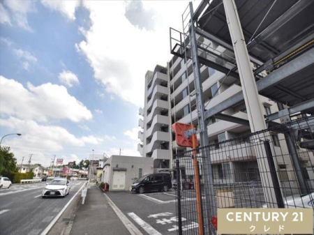  �~�n�����ԏ�L��i���z3000�`5000�~�j
�󂫂̏ꏊ��ԃT�C�Y�̐���������܂��̂ŁA����]�̏ꍇ�͂��C�y�ɂ��m�F���������܂��B