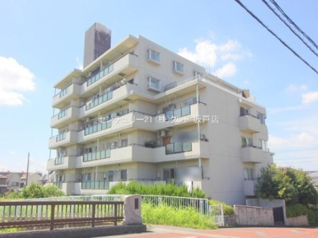 ���n�O�ώʐ^ �V�K���m�x�[�V�������{�I
�L�b�`���E���j�b�g�o�X�Ƃ����������ݔ��̐V�K�����͂������A�S���N���X�\�ւȂǍו��܂Œ��J�Ɏd�グ��ꂽ�Z�܂����a�����܂��B