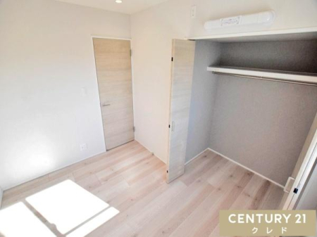 �q������ �y�m��4.9���z
�q�������Ƃ��Ă��g�p�ł���4.9���̍L���B������[�A�V�уX�y�[�X�ȂǁA�q���̐����ɍ��킹�������Ƃ��Ċ��p�ł��܂�