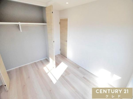 �m�� �y�m��5.8�����z
�S�����Ƀn���K�[�p�C�v�t���̃N���[�[�b�g���������Ă��܂��B
�ߗނ���������Ǝ��[�ł��邽�߁A�Ƌ�̔z�u�����₷���A���Z�X�y�[�X���ő���ɗL�����p�ł��܂��B