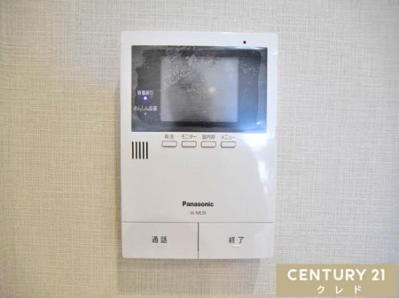 ���̑� �yTV���j�^�[�t���C���^�[�t�H���z  
���K�҂̎p�������̃��j�^�[�Ŋm�F�ł�����S�̐ݔ��B  
�Z�[���X�Ȃǂ̑Ή����T�������Ƃ���A���q�l�̂�����Ԏ��ɂ��S�����@�\�ł��B