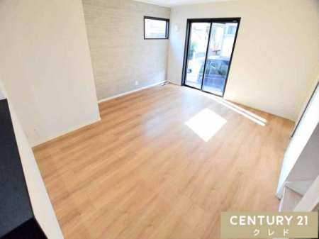 ���r���O -