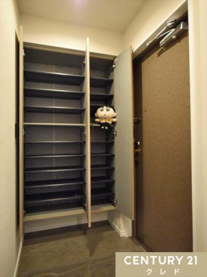 ���� �V��܂ł����e�ʂ̃V���[�Y�{�b�N�X�������B
���Ƒ��S�����̌C�������Ղ�Ǝ��[�ł���̂ŁA���֎��肪������������ƕЕt���܂��B