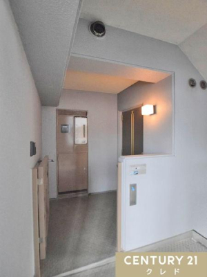 ���� �v���C�x�[�g��Ԃ����o�������t���̌��փ|�[�`�B��Ƃ肠��X�y�[�X�ɂ̓x�r�[�J�[��P���ĂȂǂ�u�����Ƃ��ł��A��ϕ֗��ł��B