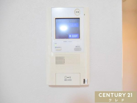 ���̑� �yTV���j�^�[�t���C���^�[�t�H���z  
���K�҂̎p�������̃��j�^�[�Ŋm�F�ł�����S�̐ݔ��B  
�Z�[���X�Ȃǂ̑Ή����T�������Ƃ���A���q�l�̂�����Ԏ��ɂ��S�����@�\�ł��B