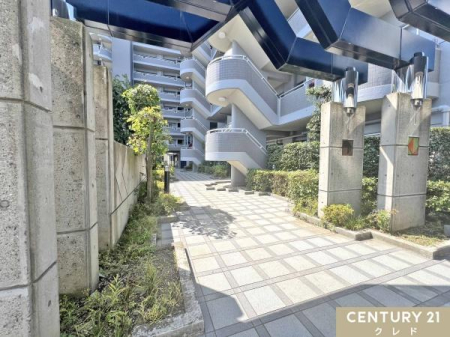 �G���g�����X ���L�G���g�����X�ɂ̓I�[�g���b�N��ݒu�I
���������Ă�������ҁE�֌W�҈ȊO�̓G���g�����X���ɓ��邱�Ƃ��ł��Ȃ��̂ŁA�h�Ɩʂł����S�ł��B