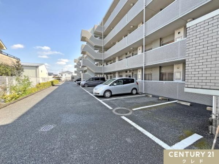  �~�n���ɂ͕��ʒ��ԏꂠ��i���z6500�~�j
�󂫂̏ꏊ��ԃT�C�Y�̐���������܂��̂ŁA����]�̏ꍇ�͂��C�y�ɂ��m�F���������܂��B