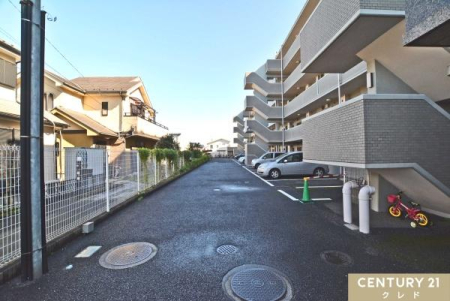 ���̑� �y���ԏ�z
���ʃ^�C�v�̒��ԏꂪ�~�n���ɂ��邽�߁A�h�Ɩʂ����S�ł��B
�����p�̍ۂ́A�󂫏󋵂��m�F���܂��B
���C�y�ɂ��₢���킹���������B