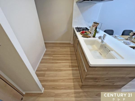 �L�b�`�� ���r���O�ŗV�Ԃ��q���܂������Ȃ��璲�����ł���A���S�̑Ζʎ��L�b�`���B���������ӂ���ԂŁA�����̉Ǝ����y�����Ȃ肻���ł��B