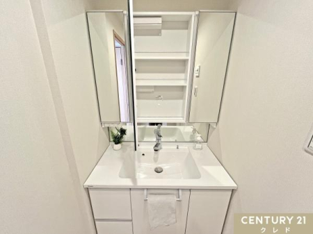 ���ʑ�E���ʏ� ���[�L�x�ȎO�ʋ����ϑ�ɐV�K�����B�O�ʋ����⑫���̈����o���Ȃǎ��[�X�y�[�X���[�����Ă���A�����ނ���������Еt���܂��B