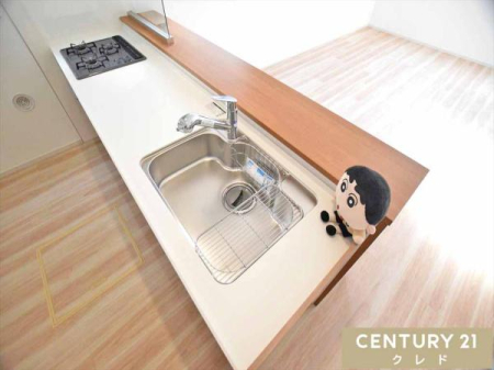 �L�b�`�� �L����ƃX�y�[�X�ƉΗ͂����͓I��3���K�X�R�����̃V�X�e���L�b�`���B
���r���O���畷�����Ă���A�Ƒ��̂ɂ��₩�Ȑ��ɔ��΂݂Ȃ���y�����Ǝ����ł��܂��B