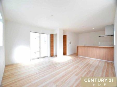 ���r���O �yLDK19.5���z
3�ʍ̌��ŗz����̗ǂ����r���O�B���邢���������S�̂ɍ������݂܂��B��C�̓���ւ������₷���̂ŁA�����͑����J���Ď��R�̕�����荞�ނ̂��������߂ł��B