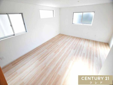 ���r���O �yLDK19.5���z
�Ƌ��C���e���A�̃��C�A�E�g�����₷���i�`�������ȃ��r���O�B�Ƒ��݂�Ȃ������b�N�X�ł��邭�났�̋�ԂƂȂ肻���ł��B