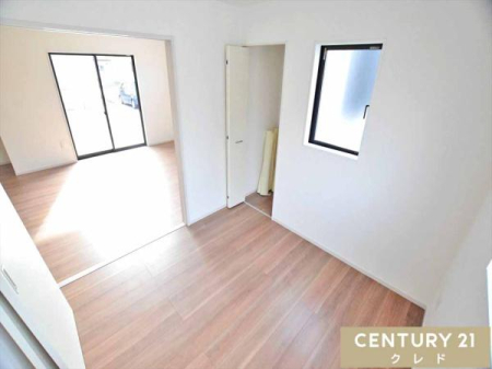 �m�� �y1�K�m��4.5���z
LDK�ɗאڂ���4.5���̃L�b�Y���r���O�I
�W���C���g�}�b�g��~���΁A���r���O���炨�q�l��������L�b�Y�X�y�[�X�ɂ��K���Ă��܂��I