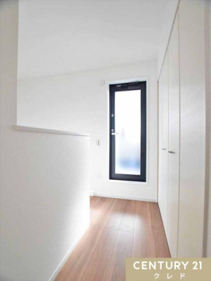 ���̑� 2�K�z�[����������o���R�j�[�ɏo����\�I
�Ƒ��������Ă��钩���ȂǁA������ʂ炸�o���R�j�[�ɏo����ł���̂ŁA���Ԃ��C�ɂ������󕨂��������Ƃ��ł��܂��B