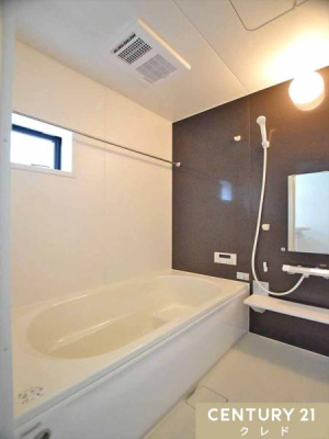 ���� �y�����������z
����������������̂ŁA�����h���[�X�y�[�X�Ƃ��Ă��劈��I���󕨂������Â炢�~���A�t��̉ԕ��������G�߂ɂ��d�󂵂܂��B