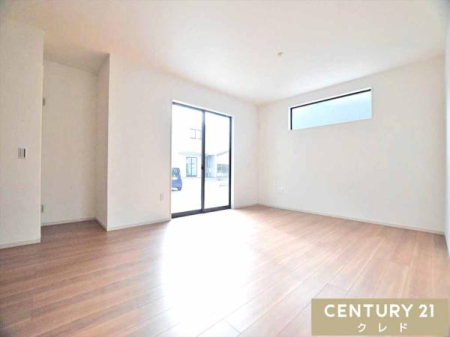 ���r���O �yLDK18.5���z
�J�������L��������̑�����A�_�炩�Ȏ��R�����~�蒍���܂��B�����̎��Ԃ������ʂɁB���₩�ȂЂƎ�����w�[���������Ԃ֕ς��Ă���܂��B