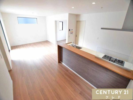 �L�b�`�� �J�E���^�[�̕t�����L�b�`���͊J���I�ŃI�[�v���ȉ�b�̏�Ƃ��Ďg���܂��B
���q�l�Ƃ̂��b��A�������Ƃ��������݂Ȃ����b���y���݂����Ƃ��ȂǁA�R�~���j�P�[�V�������L���邱�Ƃ��ł��܂��B