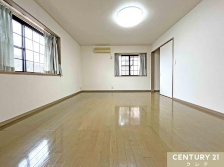 �m�� �y2�K�@�m��12.5���z
���邢�z�˂��Ƒu�₩�ȕ����ʂ蔲����A2�ʍ̌��̊J�������ӂ�邨�����B
LDK�A�a������o���肪�\�ł��B