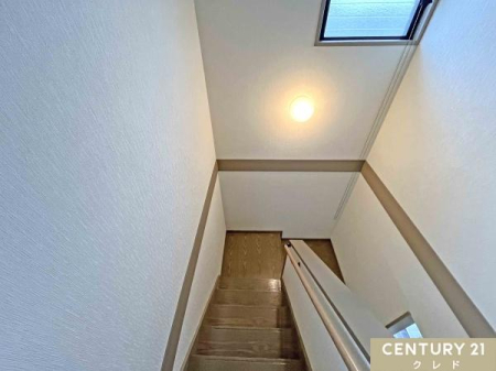 ���̑� �y�肷��t���K�i�z
�p�����s����ɂȂ�₷���K�i�ɂ͊y�ɑ̂��x������肷�肪���Ă��܂��B
�����̎ア���N�̕��₨�q�l�܂ŕ��L�����Ɉ��S�̐ݔ��ł��B